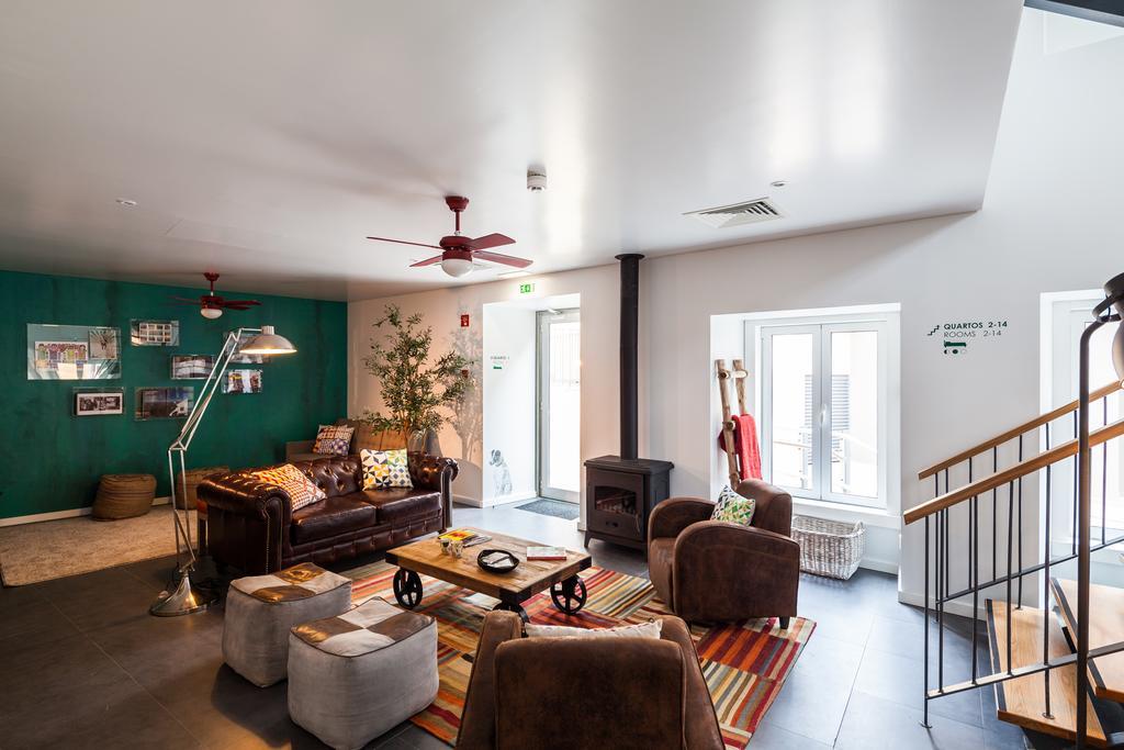 Moon Hill By Joivy Hostel Sintra Bagian luar foto
