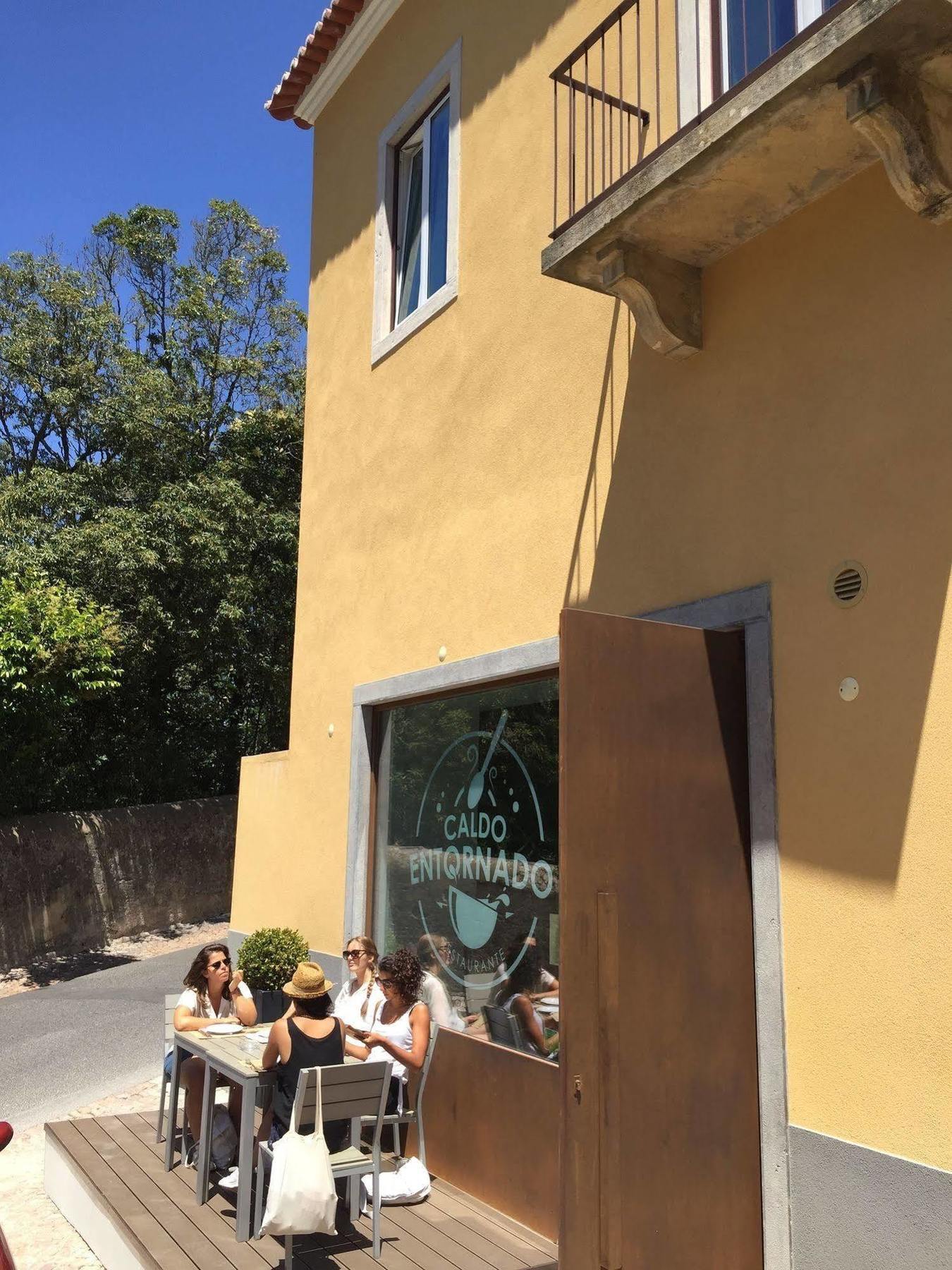 Moon Hill By Joivy Hostel Sintra Bagian luar foto
