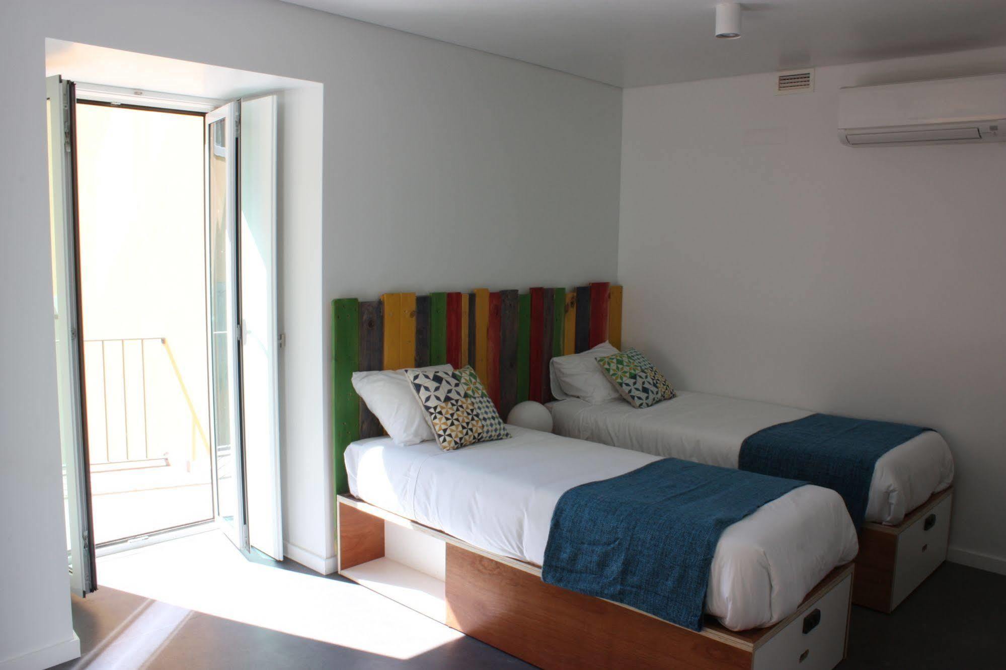 Moon Hill By Joivy Hostel Sintra Bagian luar foto