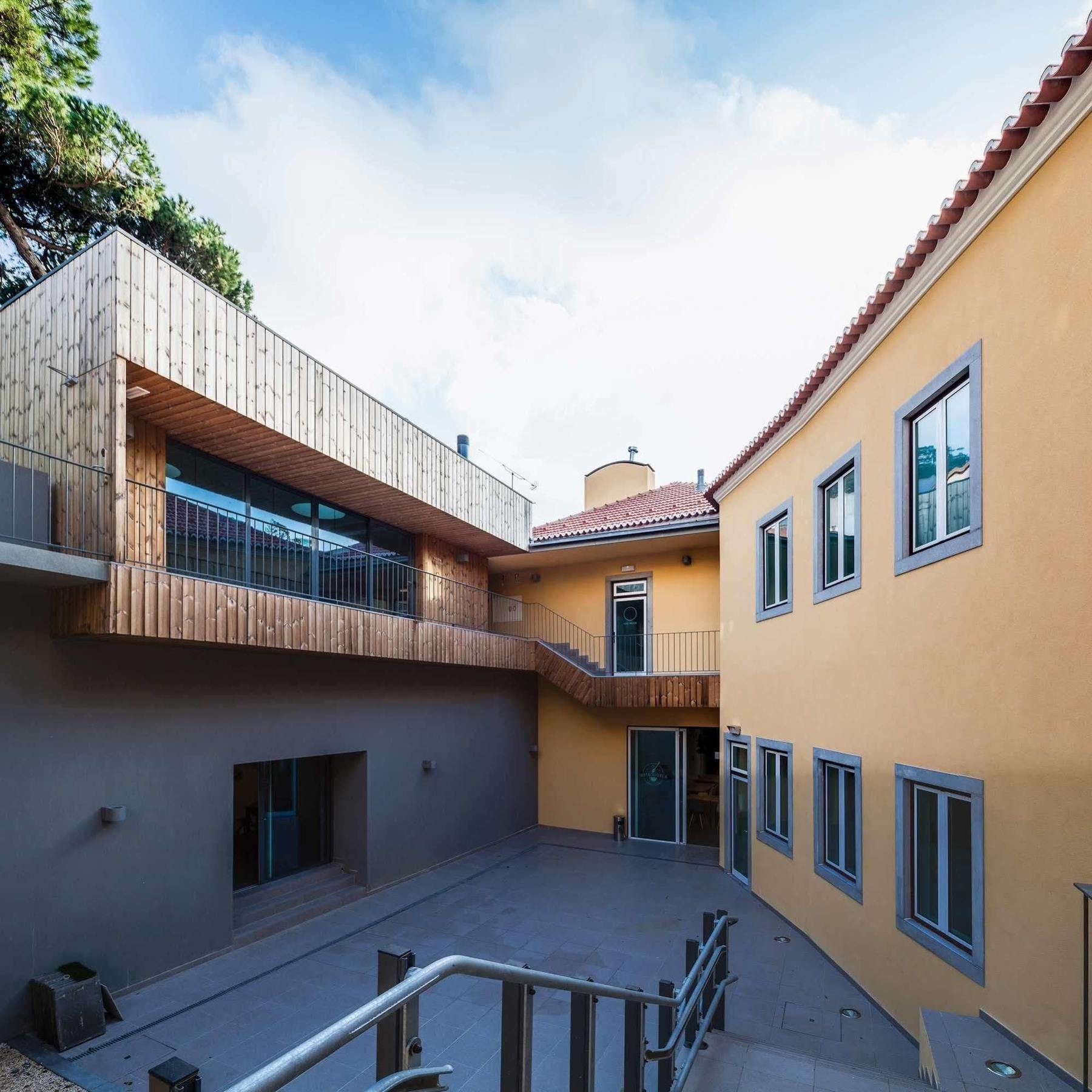 Moon Hill By Joivy Hostel Sintra Bagian luar foto
