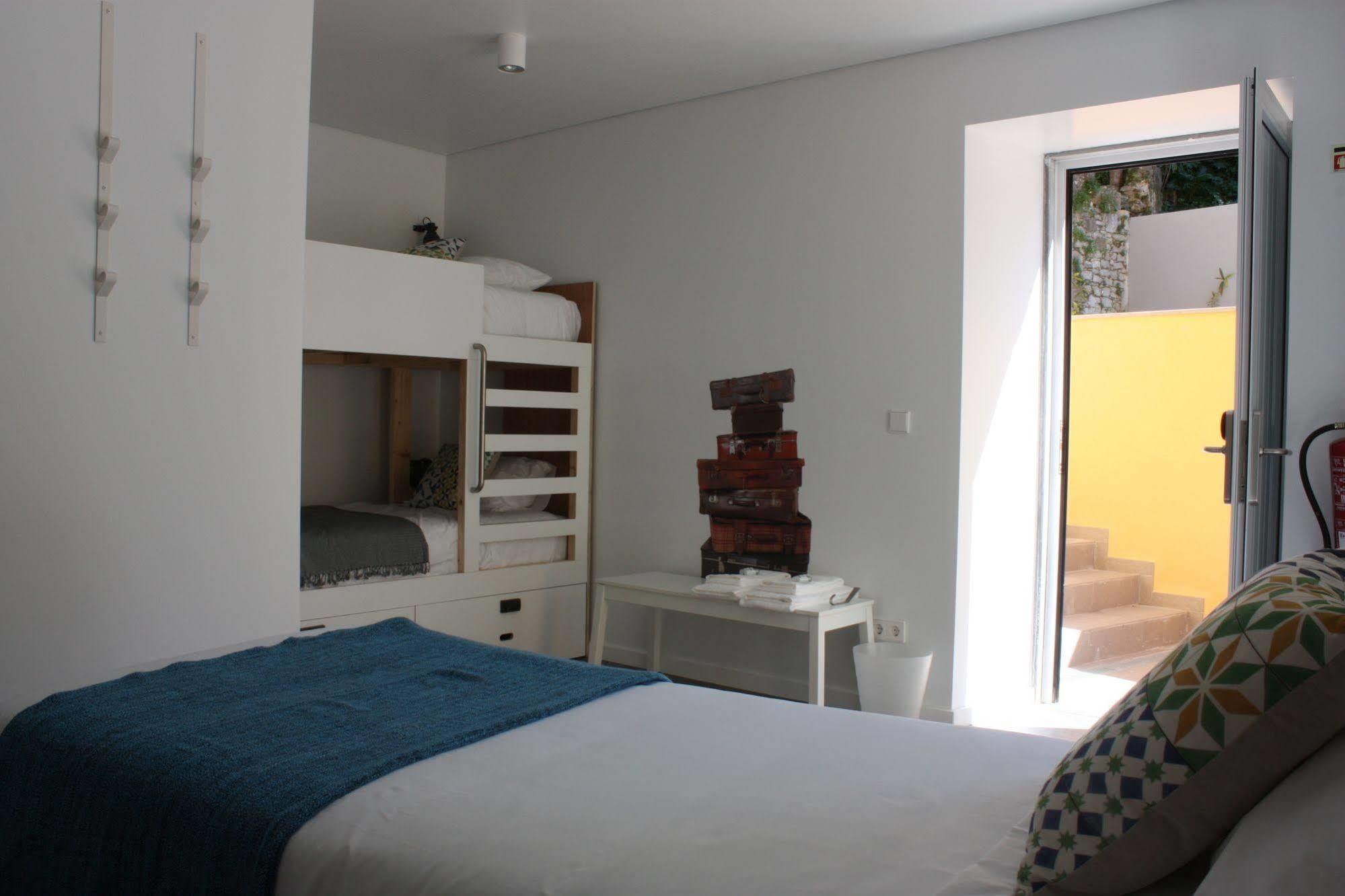 Moon Hill By Joivy Hostel Sintra Bagian luar foto
